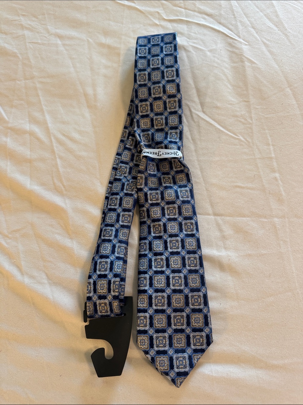 Hickey Freeman Navy and Light Blue Geometric 100% Silk Tie NWOT